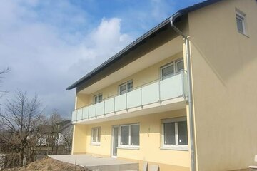 Machen Sie Ihren Traum von 4 eigenen Wänden wahr! Sanierte 4 Zi. Wohnung mit Milchglasloggia!