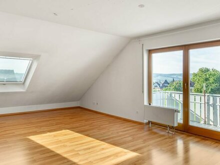 Sehr schöne, helle 3 Zimmer Wohnung mit großem Balkon, Einbauküche, Holzofen etc. in OT Daxberg