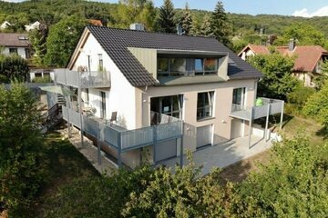 3-Raum-Wohnung im Souterrain mit Terrasse, Gartenanteil und Garage