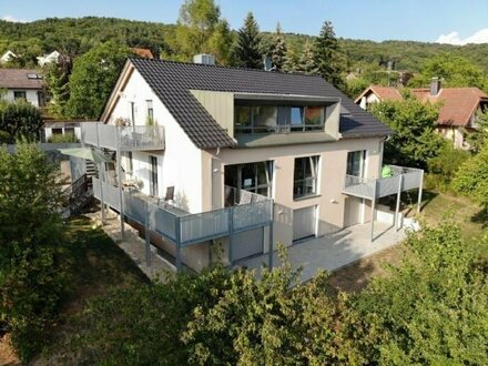 3-Raum-Wohnung im Souterrain mit Terrasse, Gartenanteil und Garage