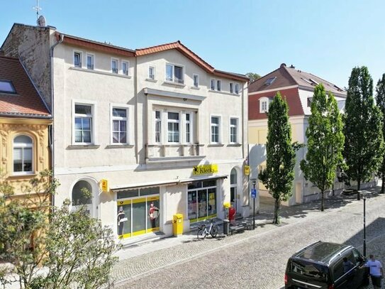 Vielseitiges Mehrfamilienhaus mit Gewerbe, Innenhof und Garage im Herzen von Staßfurt