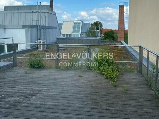 Top-Location: Helles Büro mit eigener Dachterrasse