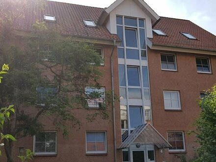 Schöne 4-Raum Wohnung mit Balkon in ruhigem Wohnpark zu vermieten!