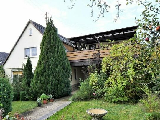 Geräumiges Wohnhaus mit 2 großen Terrassen, Garten + Garage