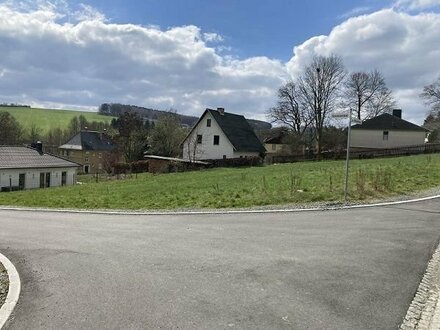 Schön gelegenes 658 m² Südhang-Baugrundstück (S1) in exponierter Lage von Lengenfeld