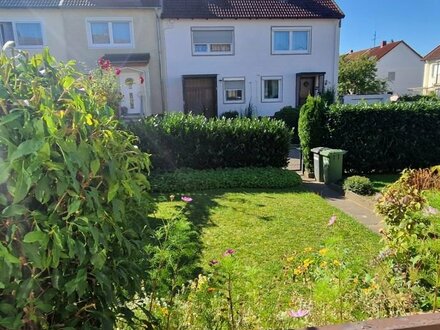 Kleines Haus für eine Familie mit Garage und Vollkeller auf eigenem Grundstück direkt am Gymnasium Sarstedt