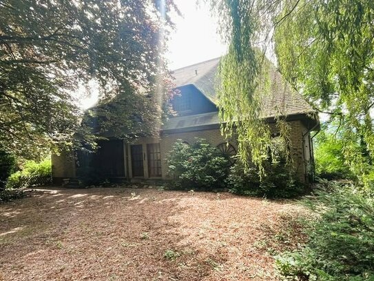 Verwunschene Villa in Lörrach mit toller Parklandschaft und historischem Baumbestand