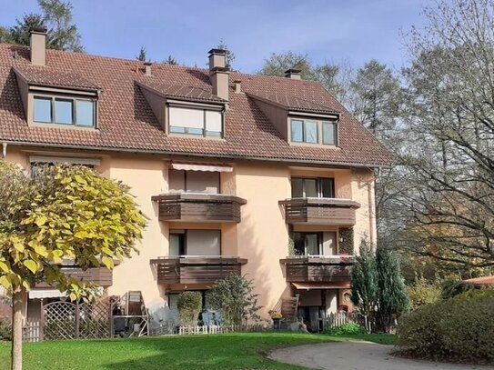 In grüner Wohnlage: 2-Zi.-Whg. mit Balkon und Tiefgaragenplatz (nähe Eissporthalle) zu verkaufen