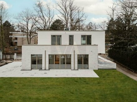Designer Villa auf privatem Seegrundstück direkt Am Großen Wannsee