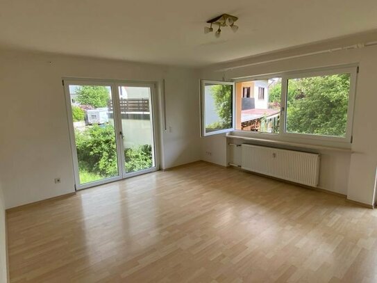 sanierte 4-Zimmer-Wohnung mit großem Balkon und Gartenanteil