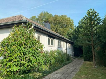 ZU VERKAUFEN: Freistehender, toll geschnittener Bungalow in ruhiger Lage von Bad Sassendorf mit Garage, Garten und Terr…