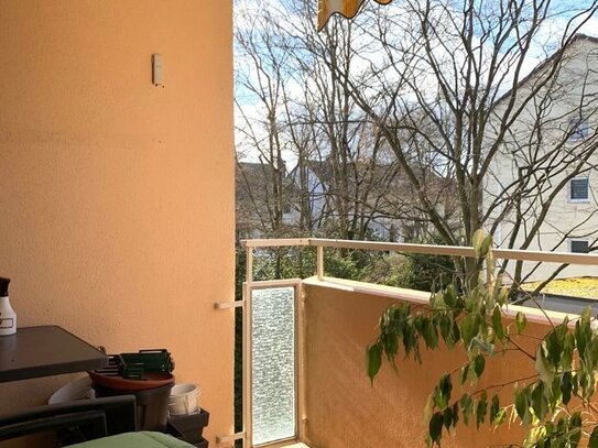 Sonnige 4-Zimmer-Wohnung mit Balkon und Garage