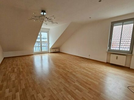 Freundliche, helle 3 Zimmer-DG-Wohnung in der Mitte Poings