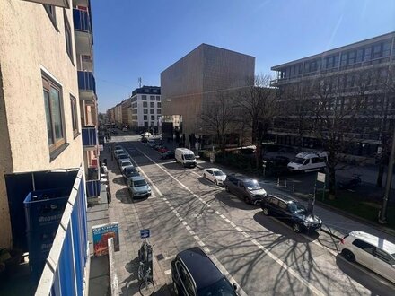 TOP LAGE – Maxvorstadt, 1 Zimmer mit Südbalkon, Theresienstr. Ecke Türkenstr.