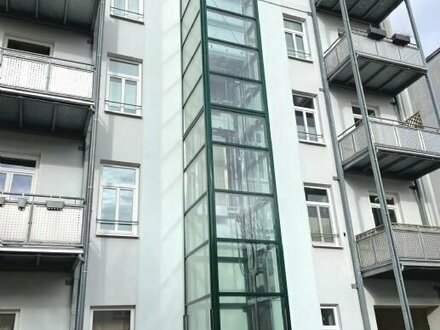 Gemütliche und ruhige 2-Raumwohnung mit Balkon und neuem Fußboden in der Feldstadt