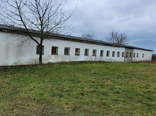 Bauerwartungsland mit bestehendem mehrstöckigem Objekt, sowie einer Lagerhalle