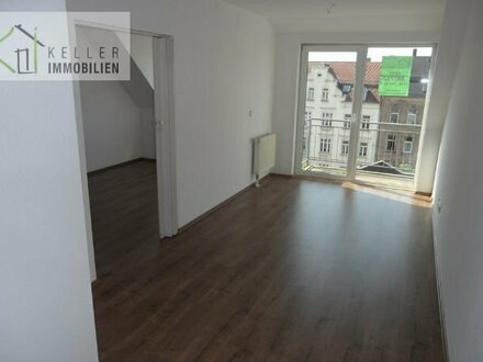 FÜR KAPITALANLEGER! - Vermietete kleine 2-R Wohnung mit sonnigem Balkon, MIT PKW-Einzelgarage!