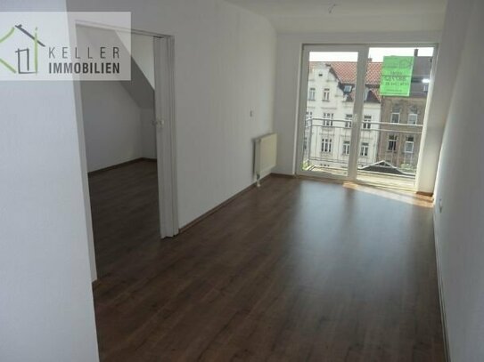 FÜR KAPITALANLEGER! - Vermietete kleine 2-R Wohnung mit sonnigem Balkon, MIT PKW-Einzelgarage!