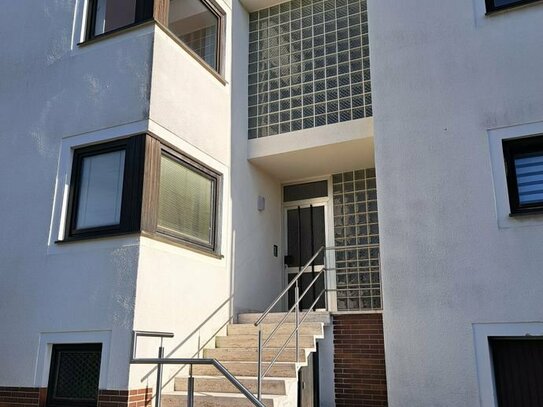 Schöne, neu renovierte 4-Zimmer-Wohnung mit Balkon