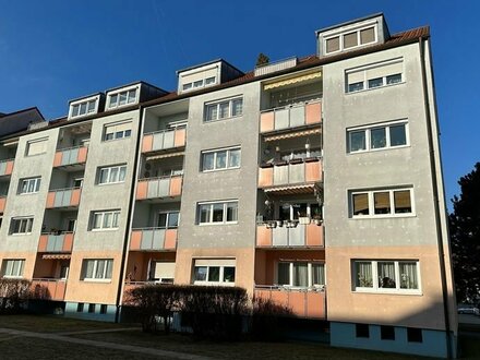 Gepflegte 2-Zimmer-Wohnung mit Balkon und Einbauküche