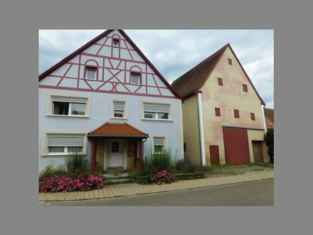 Zweifamilienhaus mit Scheunen- und Lagergebäuden in Kleinhaslach (OT Dietenhofen)