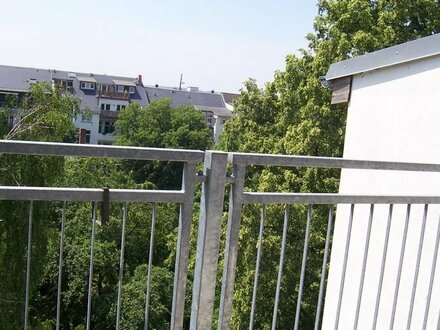 Dachgeschoss-Wohnung auf dem Kaßberg - Balkon und Aufzug