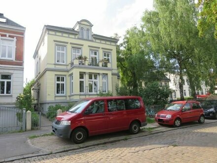 Schöne 2-ZImmer Dachgeschoss Wohnung in charmanter Stadtvilla
