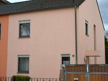 Gepflegtes Einfamilienhaus mit Garten und Garage