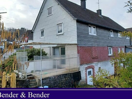 Handwerker aufgepasst! Solides Einfamilienhaus mit Terrasse, Wiesengrundstück und Garagen - nähe Kirchen!