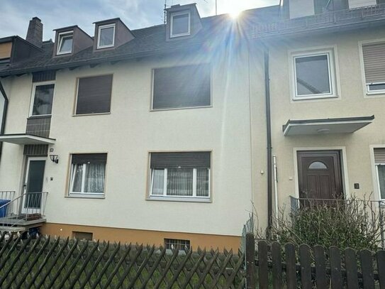 *** Kleines Mehrfamilienhaus mit 3 Wohnungen in Schweinau ***