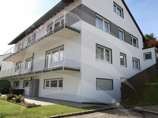 Viel Platz für zwei Generationen: Großzügiges Zweifamilienhaus in Altdorf-Pfettrach