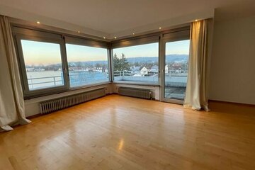 Helle Wohnung 120qm mit Balkon