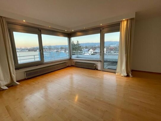 Helle Wohnung 120qm mit Balkon