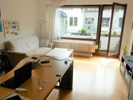 SH citynah mit TG-Platz! Gut vermietete schöne, helle 2-Zimmer-Whg., 2.OG, Balkon, saniertes Dusch-Bad, Parkett, EBK, K…