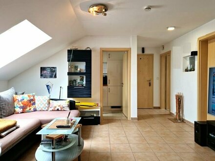 Schöne und gut geschnittene Dachgeschoss-Wohnung mit Loggia in Oberhausen-Rheinhausen