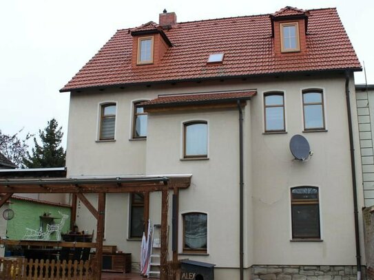 Kleines Zweifamilienhaus sucht neuen Eigentümer!