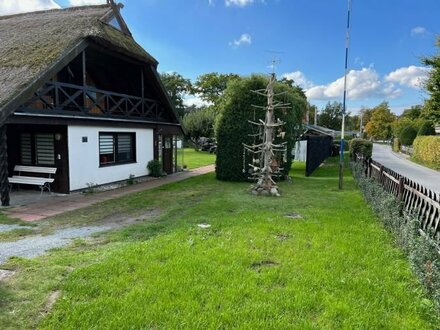 Individuelle Haushälfte unter Reet mit Ausbaureserve in Wieck