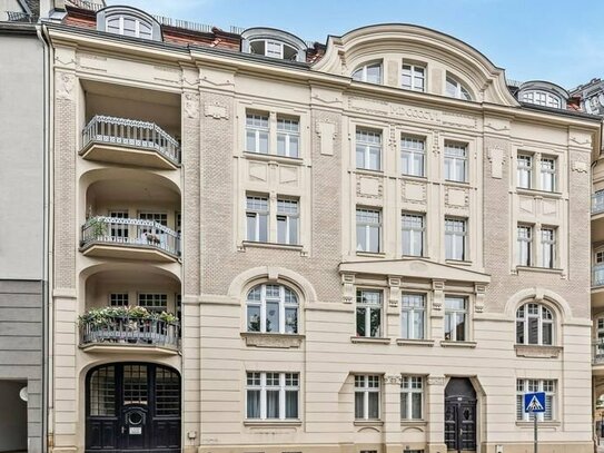 Provisionsfrei - Charmante Altbauwohnung mit großzügigen Räumen, hohen Decken und Balkon