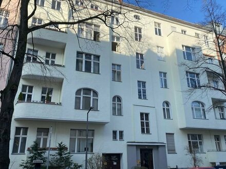 2 Zimmer Altbauwohnung at Prager Platz in quiet side street with balcony