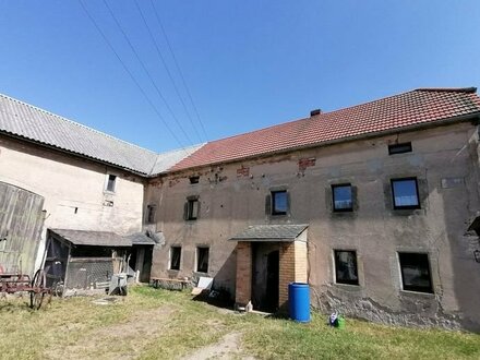 Freistehendes Einfamilienhaus mit Scheune und Nebengebäude