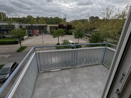 Erstbezug nach Sanierung mit Balkon und EBK: Stilvolle 1-Zimmer-Wohnung in Darmstadt