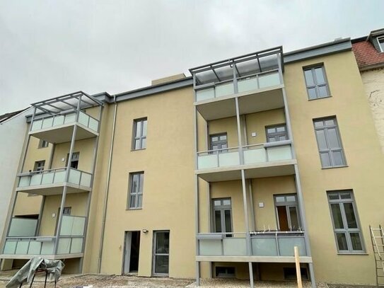 Traumhafte 2 Zi EG Wohnung mit Balkon, Fahrstuhl, Garage