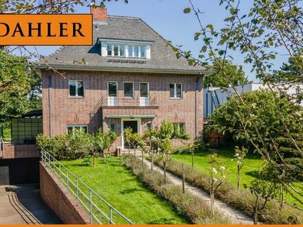 Dreamlike water estate with listed villa in art deco style in idyllic location of Potsdam