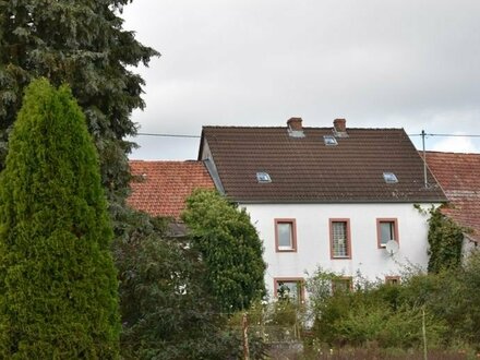 **Einfamilienhaus mit großem Grundstück und Nebengebäuden zwischen Trier und Bitburg**