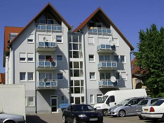 Gepflegte Wohnung mit 3 Zimmern und Balkon nur an Berufstätige