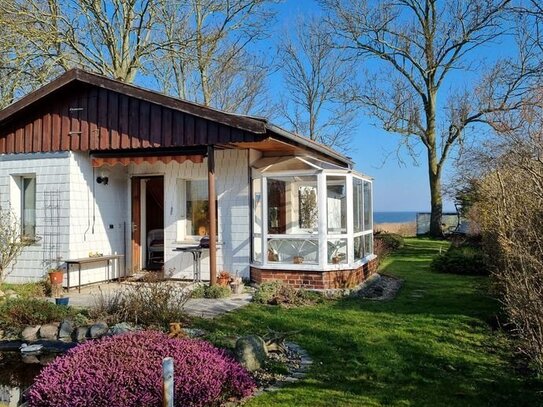 Wochenendhaus mit direktem Blick auf das Stettiner Haff *** bebaut mit Wohnbungalow, Sommerlodge, Nebengebäude und lieb…