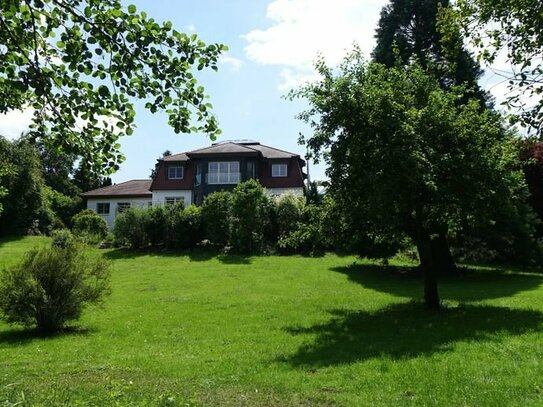 Großzügige Villa mit parkähnlichem Grundstück in Pyrbaum