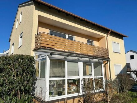 2-Familienwohnhaus mit 2 Garagen & großem Gartengrundstück