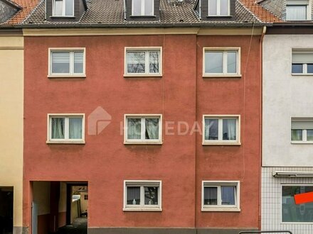 Familiengerechte Maisonette-Wohnung mit fünf Zimmern und Garage