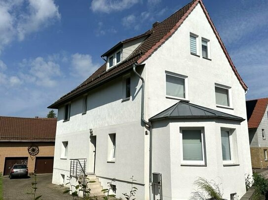 Haus mit Wohnung im EG und Maisonette im OG, herrliches Grundstück